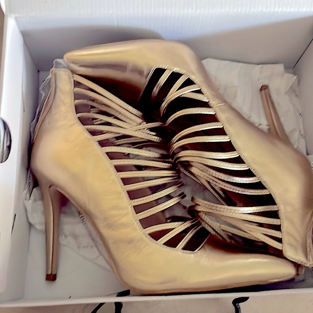 Us size 9 gold 4” heels .